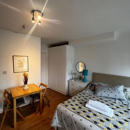 Апартаменты Flat In Лондон Экстерьер фото