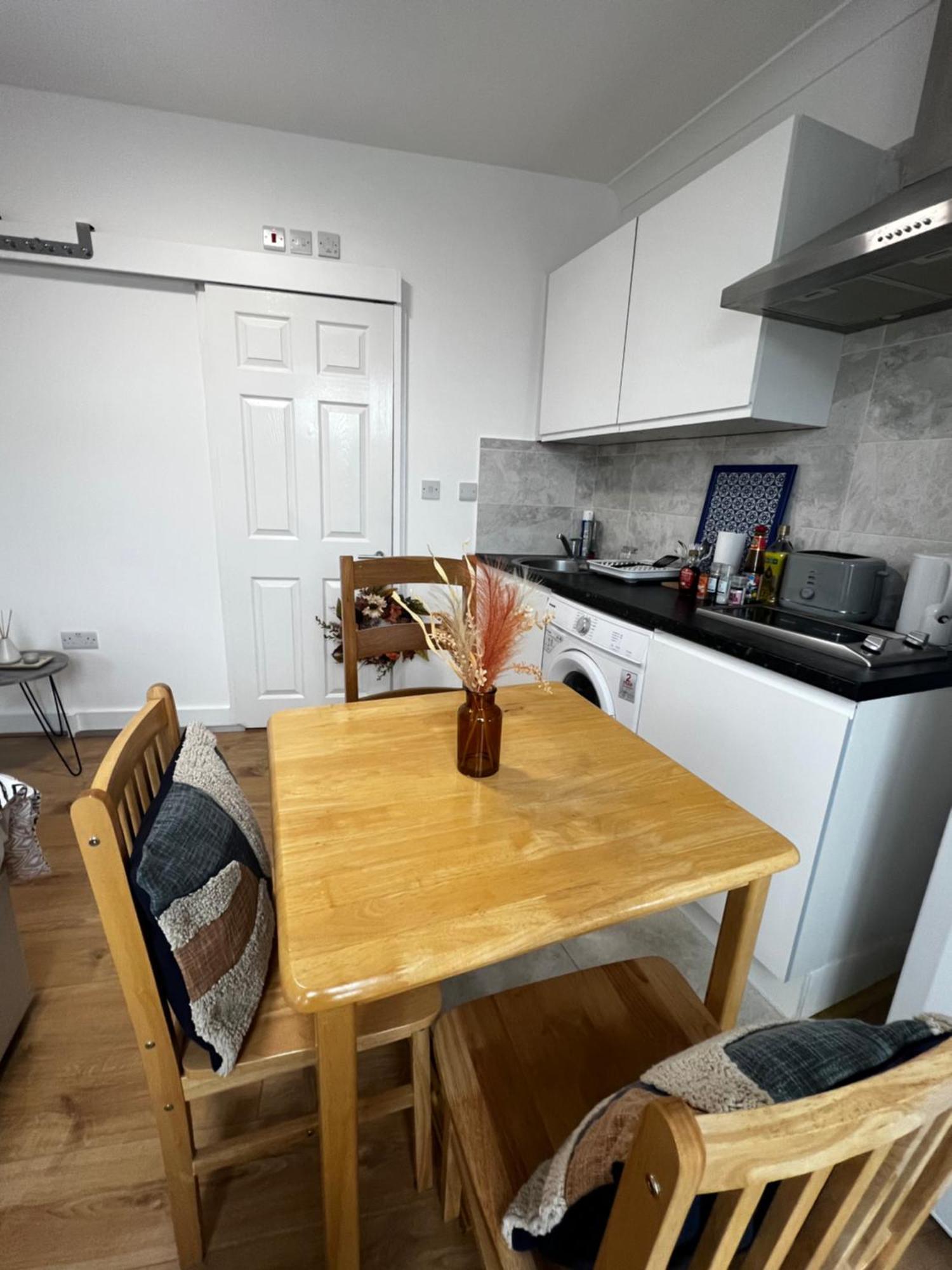 Апартаменты Flat In Лондон Экстерьер фото
